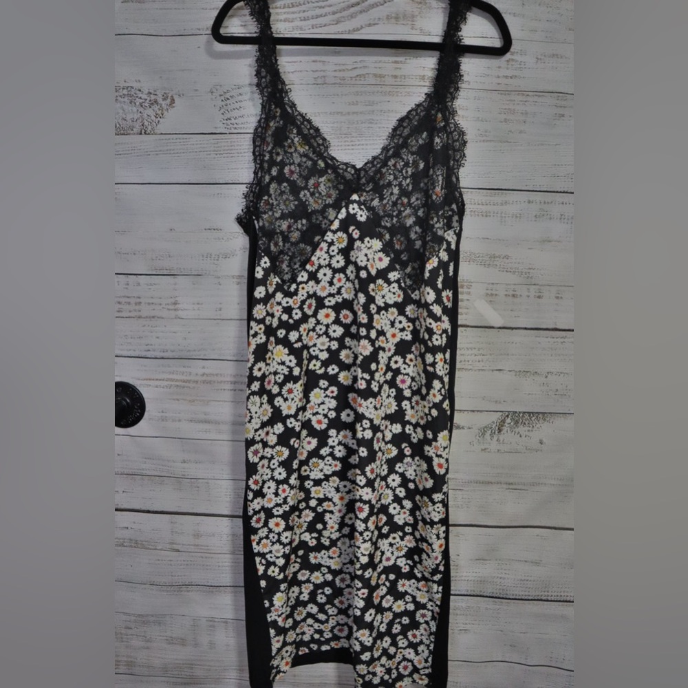 Zara Black Slip on Daisy Print Midi Dress Lace V-Neck Floral size M